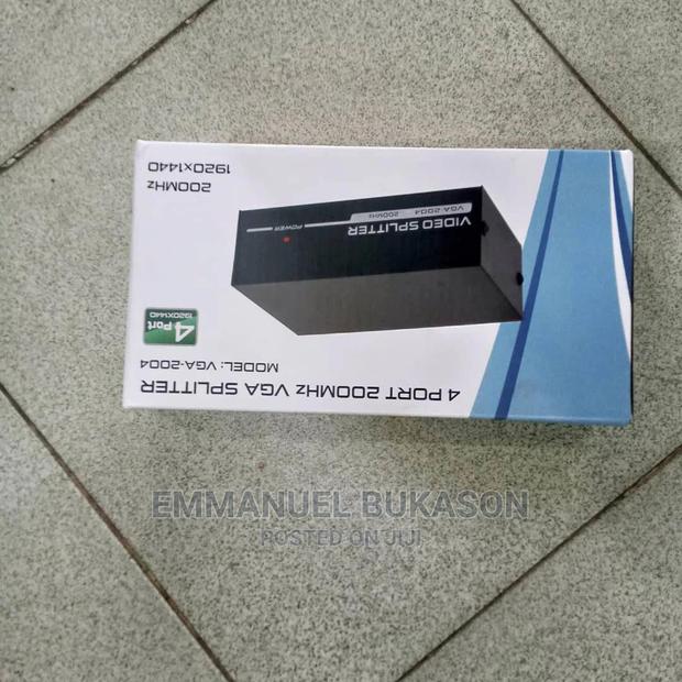 VGA Splitter · Photo 4