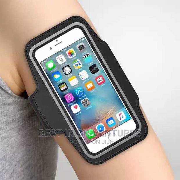 Water Resistance Phone Armband · Photo 3