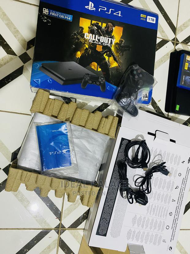 Playstation 4 Slim New Black · Photo 4