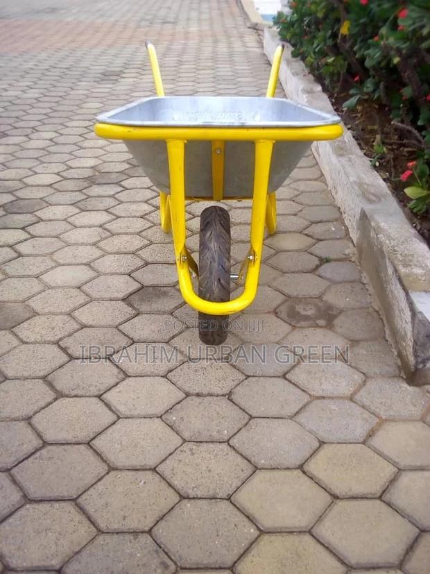 Wheelbarrow Silver-Yellow Type · Photo 3