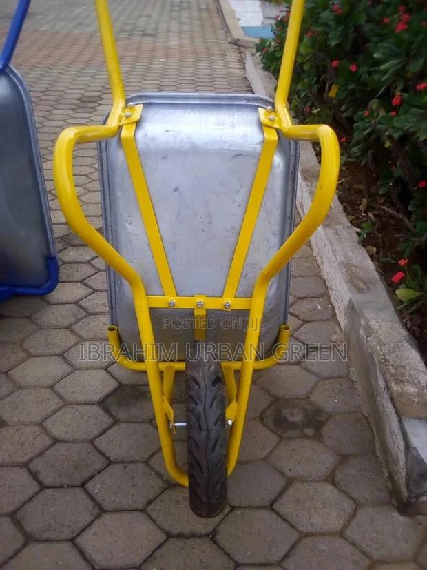 Wheelbarrow Silver-Yellow Type · Photo 4