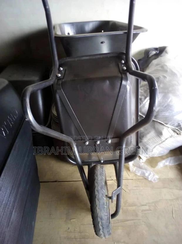 Wheelbarrow Black Type · Photo 3