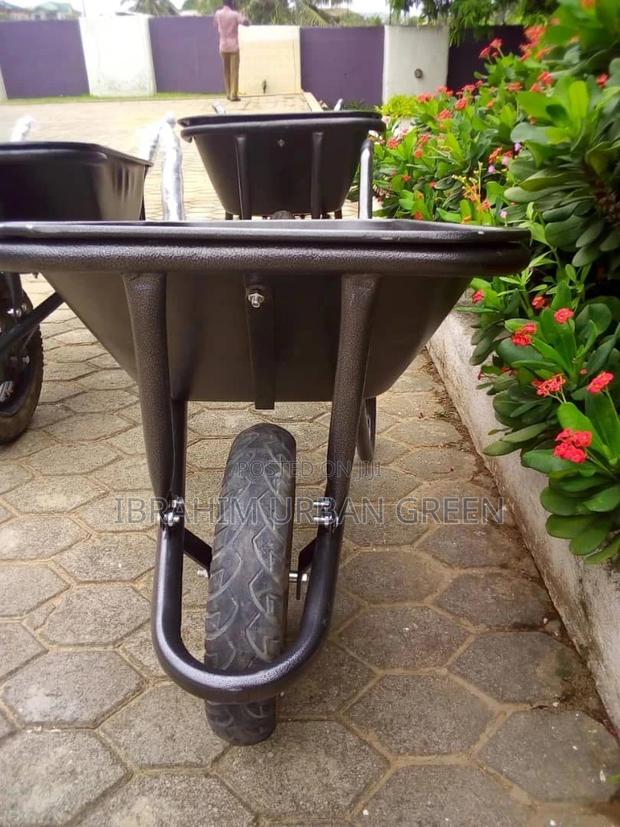 Wheelbarrow Black Type · Photo 4