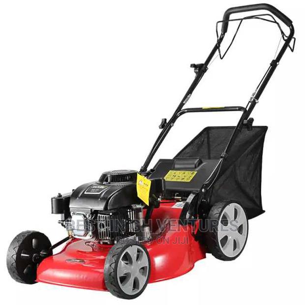 Quality Push Mower · Photo 2
