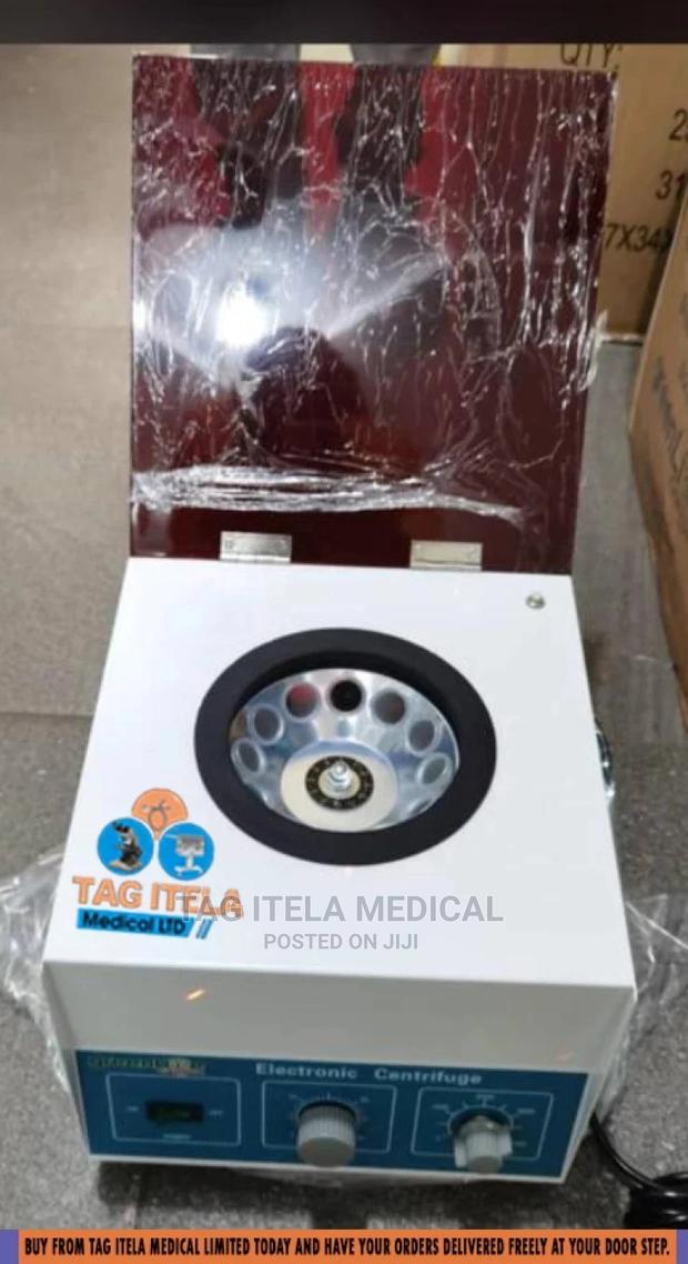 Centrifuge (12 Bucket Manual) · Photo 2