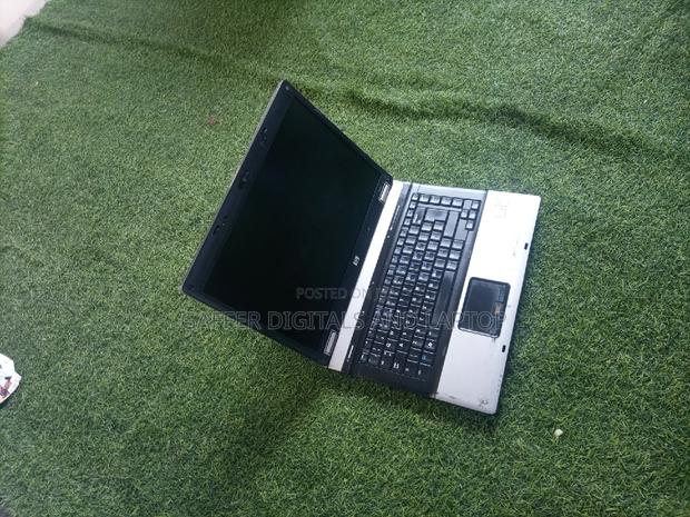 Laptop HP Compaq 2210b/Ct 2GB Intel Core 2 Quad HDD 128GB · Photo 4