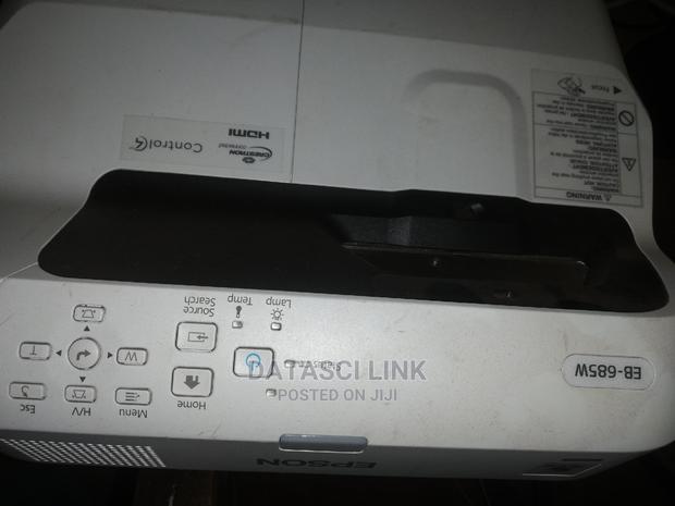 Epson 3500lumen Eb-696w Ultra Short Throw Projector photo 3