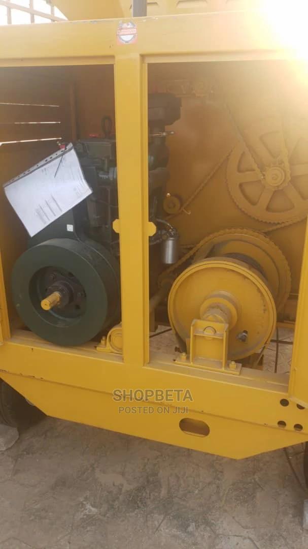 18hp Self Loader Concrete Mixer · Photo 3