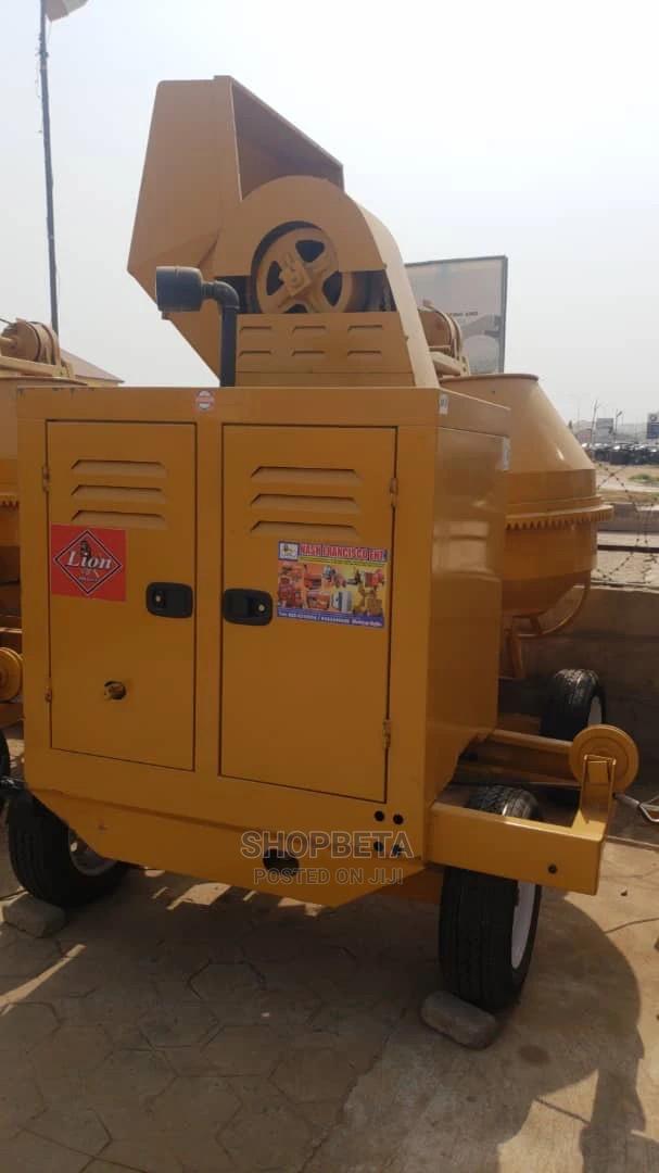18hp Self Loader Concrete Mixer · Photo 1
