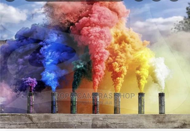Color Smoke Bomb · Photo 3