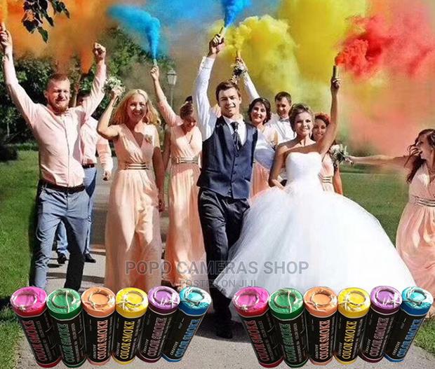 Color Smoke Bomb · Photo 4