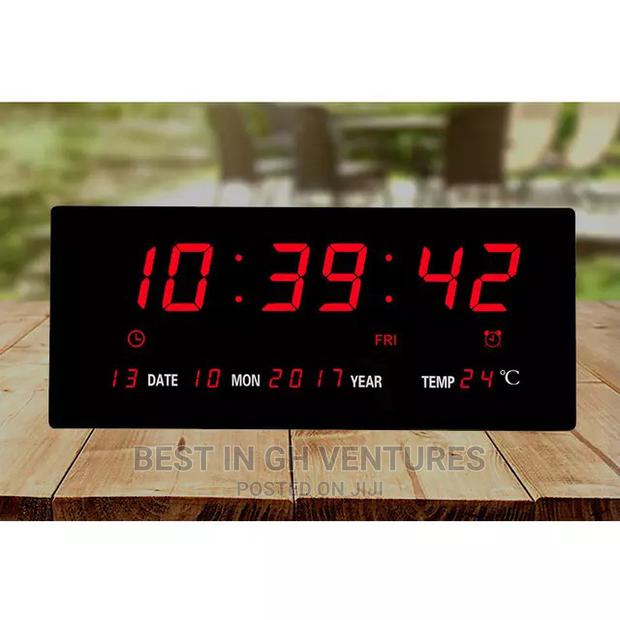 LED Electronic Time With Date and Temperature · Photo 2