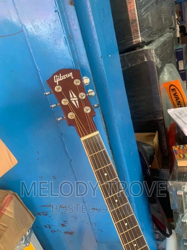Gibson Semi-Acoustic Guitar · Photo 4