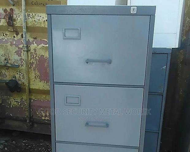 4 Drawers Cabinet · Photo 2