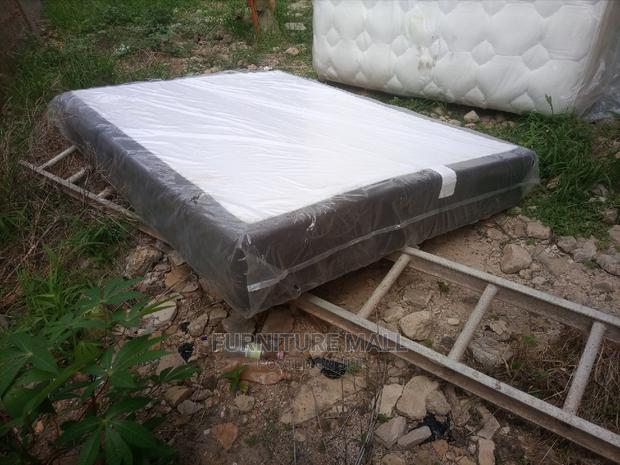 Canadian Queensize Mattress . 13 Inchees Thickness. Fr D photo 2