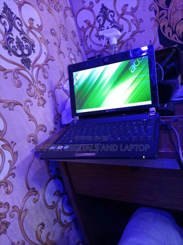 New Laptop Acer Aspire R5-571t 2GB Intel Atom HDD 160GB · Photo 1