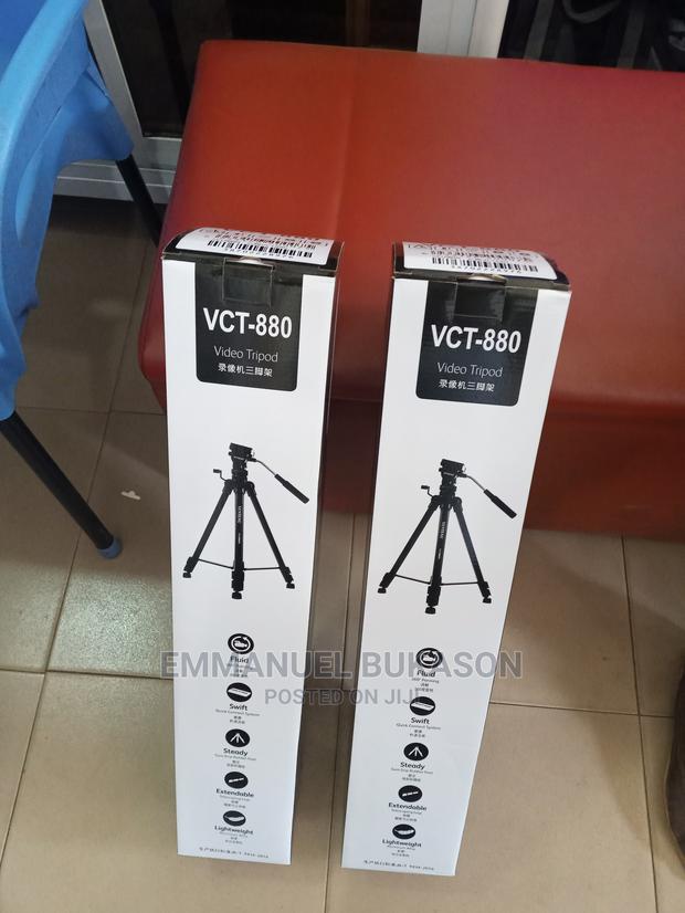 VCT 880 Tripod Stand · Photo 1