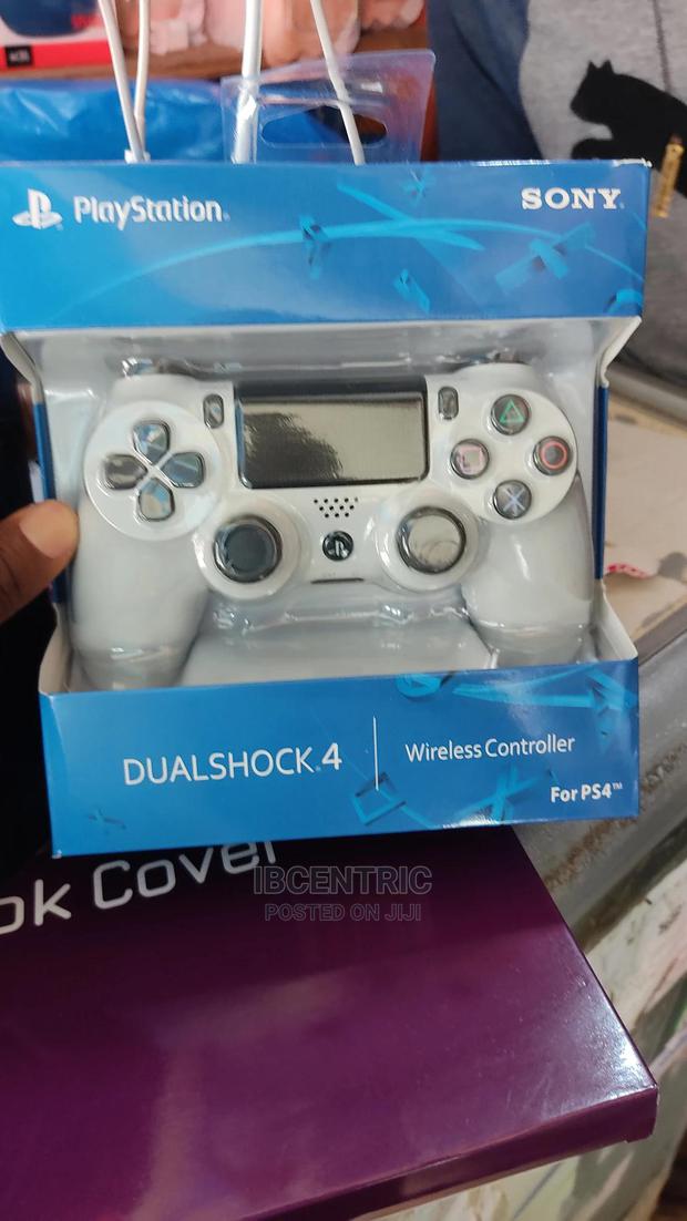 Sony Dual Shock 4 Wireless Controller · Photo 4