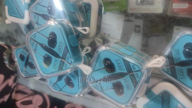 Remax in Ear Wired Earphone · Photo 4