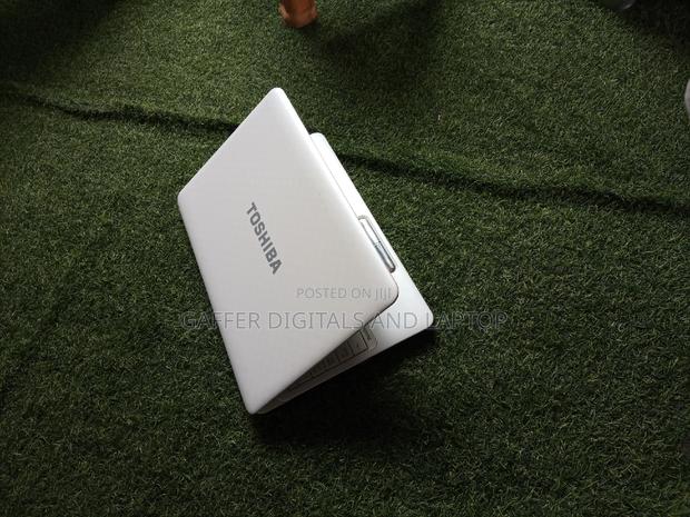 New Laptop Toshiba Satellite C850 4GB Intel Celeron HDD 250GB · Photo 4