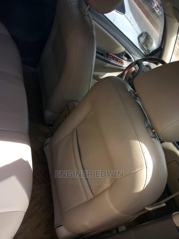Toyota Yaris Base Sedan 4dr 2010 Silver photo 4
