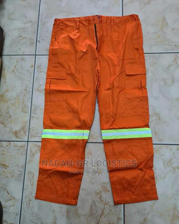 Orange Reflective Workwear · Photo 4