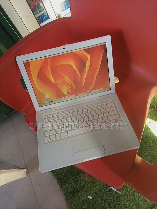 New Laptop Apple MacBook 2011 4GB Nvidia HDD 320GB · Photo 2