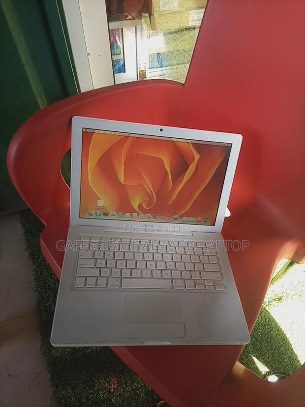 New Laptop Apple MacBook 2011 4GB Nvidia HDD 320GB · Photo 3