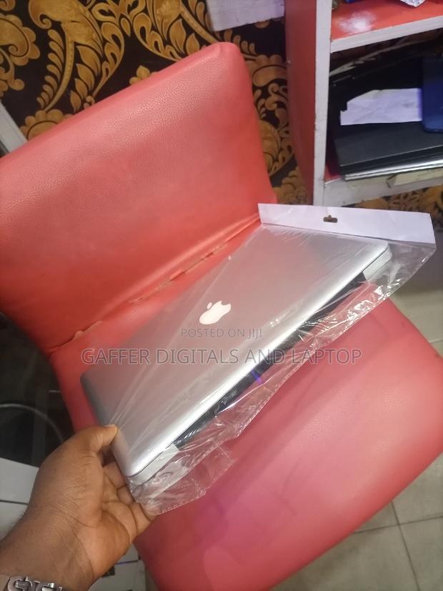 New Laptop Apple MacBook 2012 4GB Intel Core 2 Duo SSD 256GB · Photo 2
