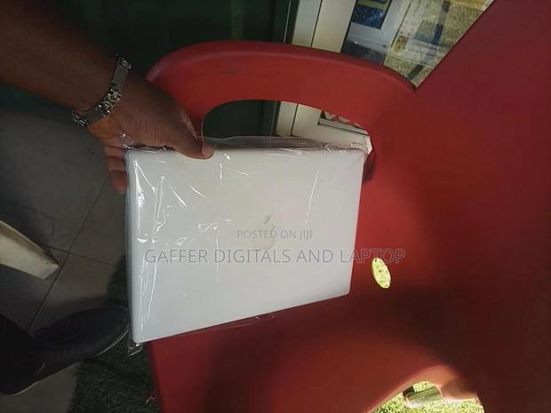 New Laptop Apple MacBook 2011 4GB Nvidia HDD 320GB · Photo 1