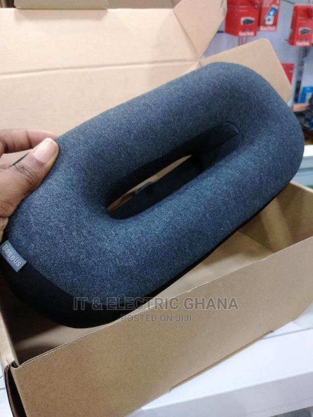 Baseus Floating Headrest Pillow photo 3