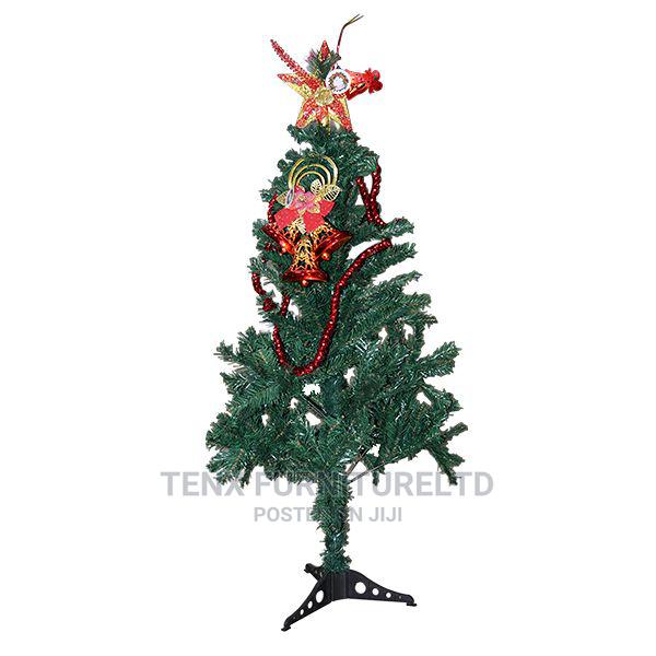 Christmas Tree With Plastic Stand · Photo 2
