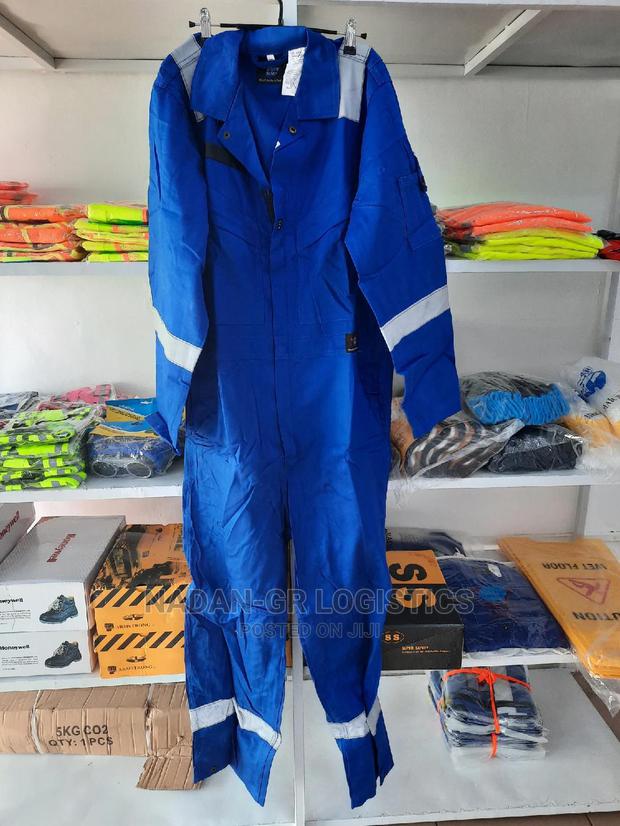 Fire Retardant Coverall · Photo 4