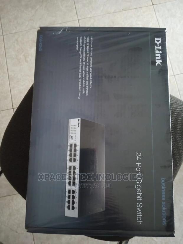 DLink 24-Port Gigabit Unmanaged Desktop Switch - DGS1024d · Photo 3