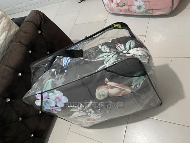 Quality Cotton Bedsheet Set,Heavy Duvet and Four Pillow Case · Photo 2