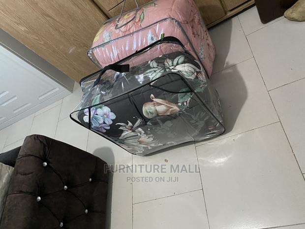 Wholesale Kingsize Bed Sheet, Heavy Duvet and 4 Pillow Case · Photo 3