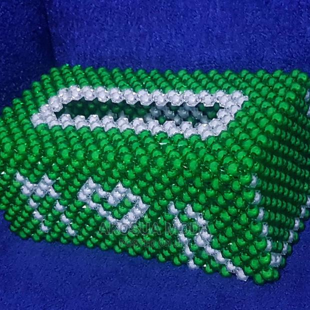 Beaded Tissuebox · Photo 4