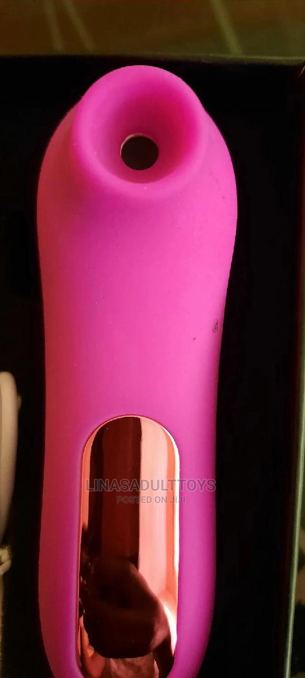 Sucker for Couple , Women · Photo 3
