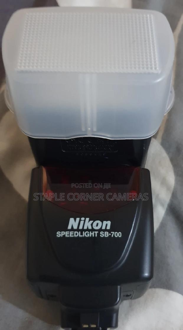 Nikon SB 700 Speedlight · Photo 1