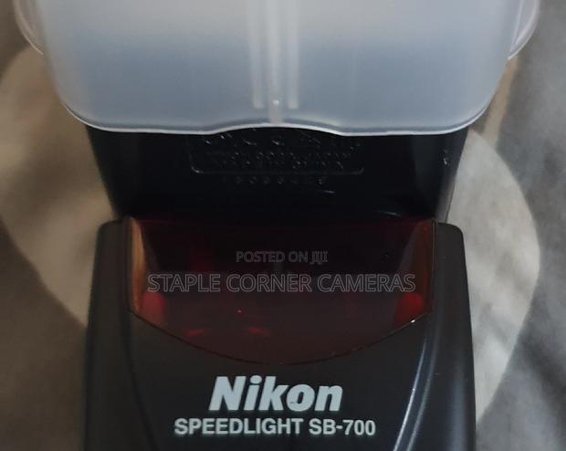 Nikon SB 700 Speedlight · Photo 2