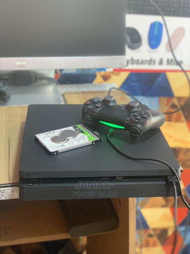 Neat Playstation 4 Slim With Games · Photo 4