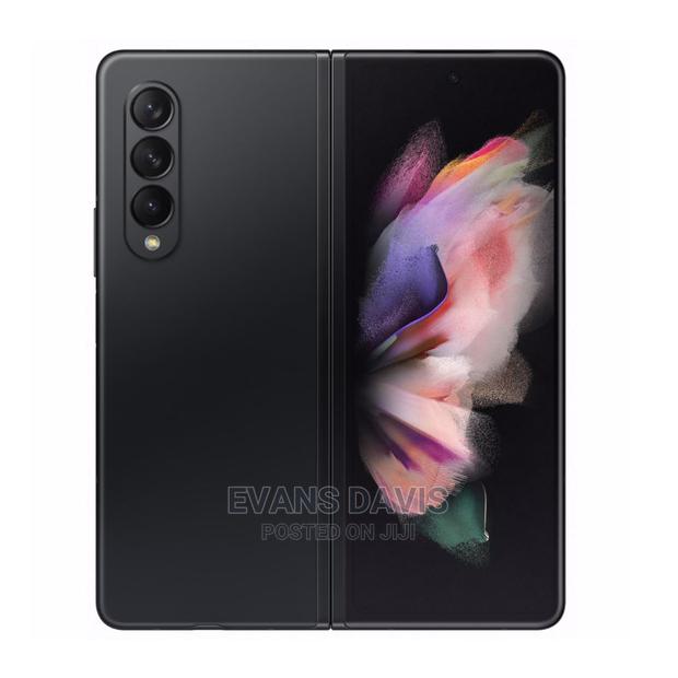 Samsung Galaxy Z Fold 3 With Inbuilt Screen Protector · Photo 3