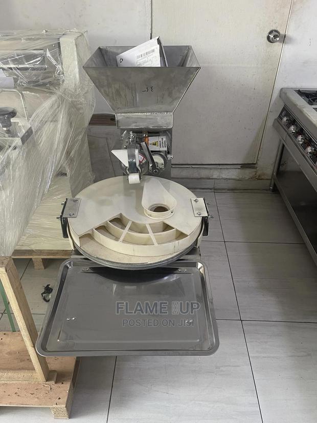 Dough Cutting Moulder · Photo 2