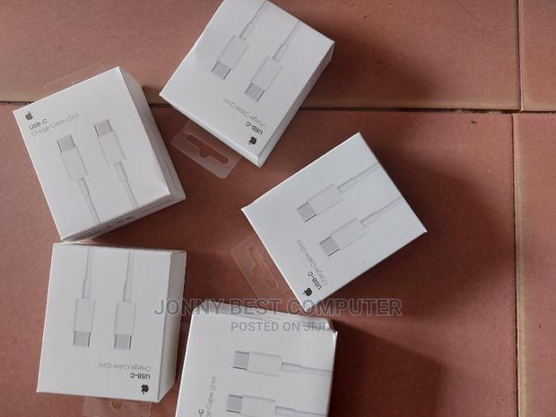 USB C to USB C 2meters Cable · Photo 2
