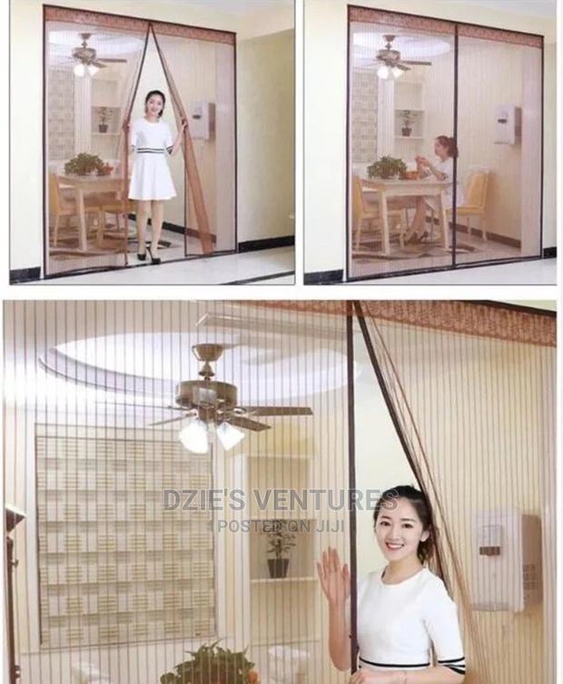 Magnetic Mosquito Curtain · Photo 3