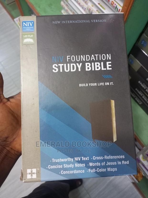 Niv Foundation Study Bible · Photo 1