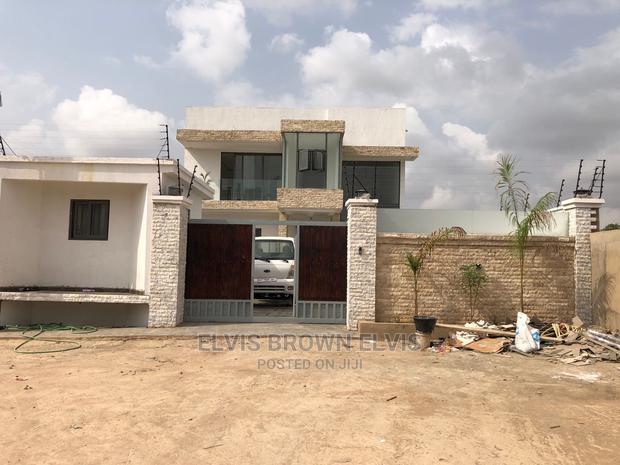 4bdrm Duplex in Living Large, Madina for Sale · Photo 2