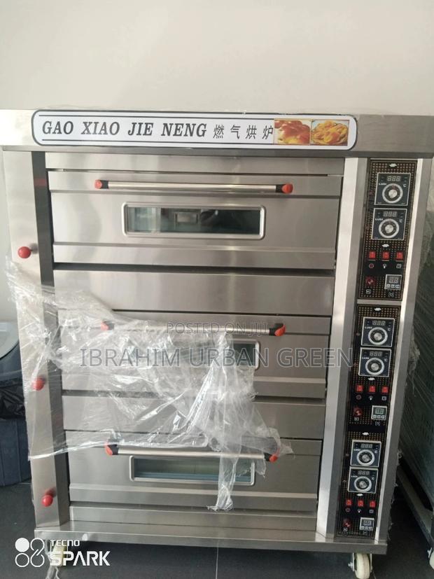Three Desk Oven · Photo 2