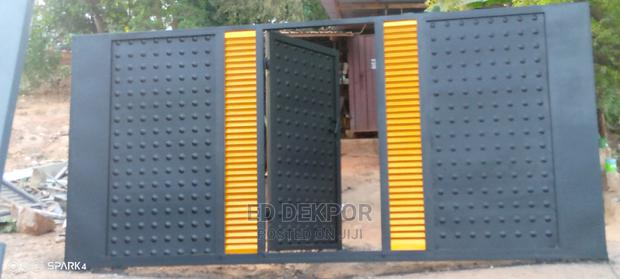Metals Gate · Photo 1