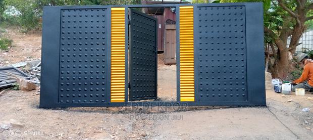 Metals Gate · Photo 2